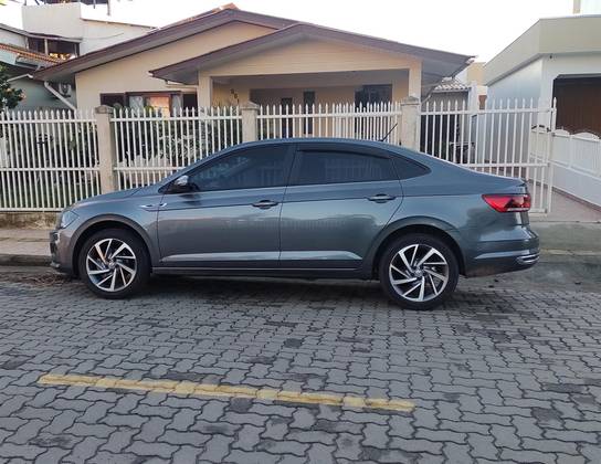 VOLKSWAGEN VIRTUS 1.0 200 TSI HIGHLINE AUTOMÁTICO